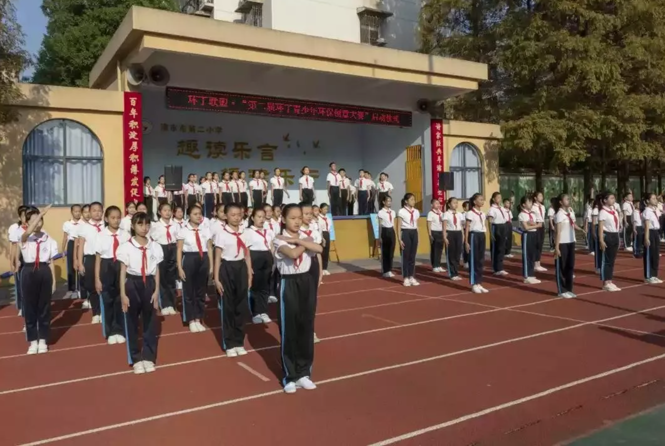 最骚的日逼"第二届环丁青少年环保创意大赛首先在津市市第二小学拉开帷幕"